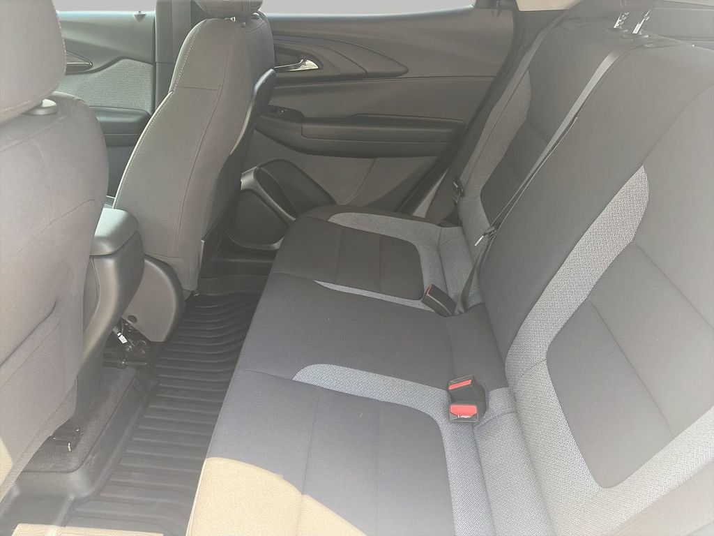Used 2023 Chevrolet TrailBlazer LT FWD image 13