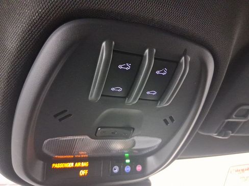 Used 2025 Chevrolet Trax RS w/ Sunroof Package image 24