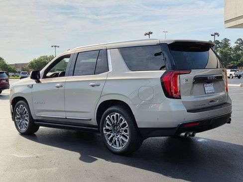 Used 2023 GMC Yukon Denali Ultimate AWD/4WD image 3