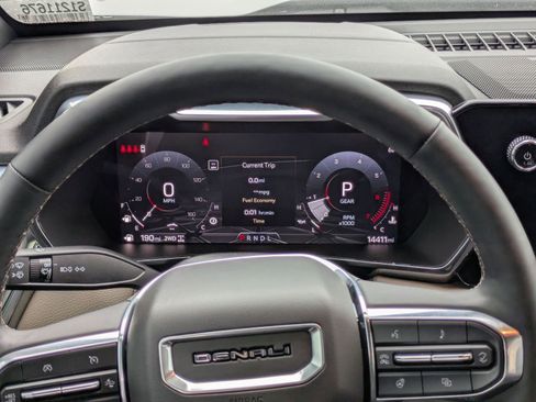 Used 2025 GMC Canyon Denali image 22