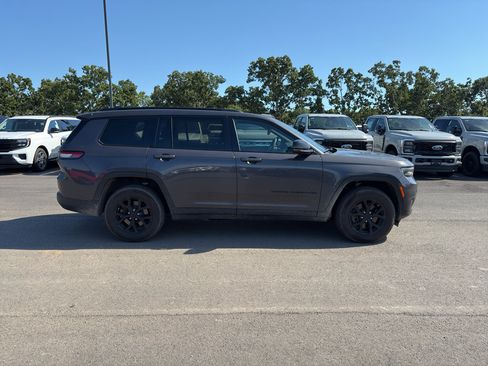 Used 2025 Jeep Grand Cherokee L Altitude AWD/4WD image 5