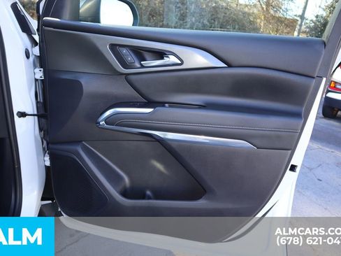 Used 2024 Chevrolet Traverse LT FWD image 32