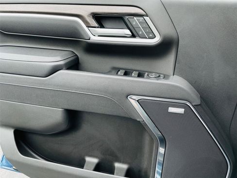 Used 2025 Chevrolet Silverado 2500 LTZ w/ Trail Boss Package AWD/4WD image 16