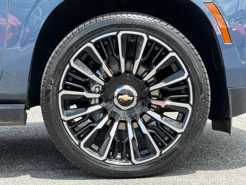 Used 2025 Chevrolet Tahoe High Country AWD/4WD image 22