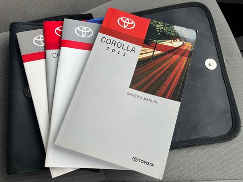 Used 2013 Toyota Corolla LE image 29