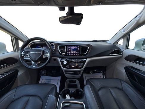 Used 2019 Chrysler Pacifica Touring-L Plus w/ Advanced Safetytec Group FWD image 31