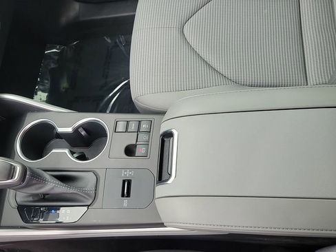 Used 2023 Toyota Highlander LE image 18