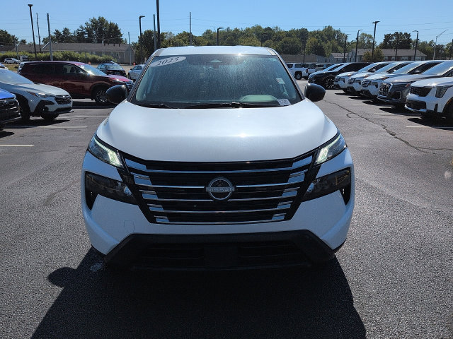Used 2025 Nissan Rogue S FWD image 2