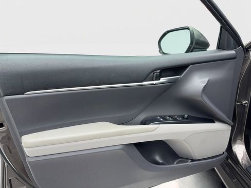 Used 2020 Toyota Camry LE image 44