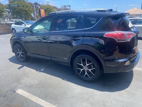 Used 2017 Toyota RAV4 SE AWD/4WD image 5