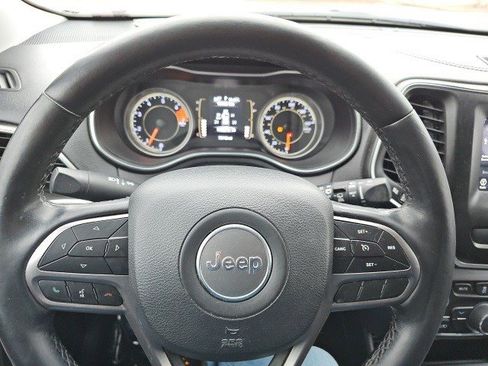 Used 2019 Jeep Cherokee Latitude Plus w/ Cold Weather Group image 22