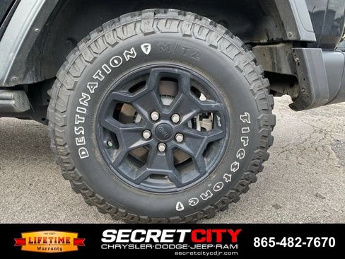 Used 2023 Jeep Wrangler Unlimited w/ Sun & Screen Package AWD/4WD image 10