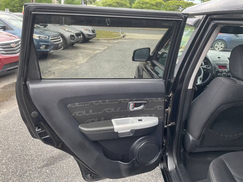 Used 2012 Kia Soul + FWD image 20