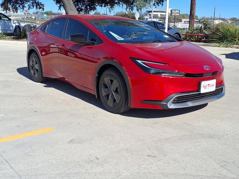 New 2026 Toyota Prius Plug-In Hybrid image 3