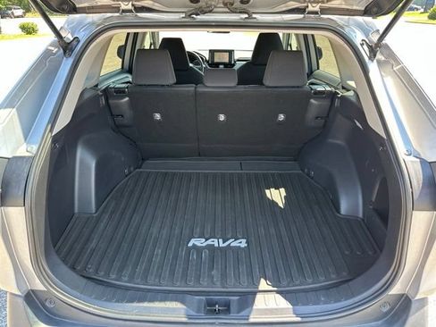 Used 2021 Toyota RAV4 LE FWD image 29