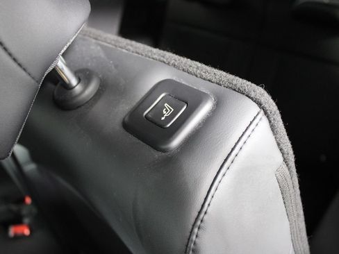 Used 2025 Hyundai Santa Fe SEL FWD image 23