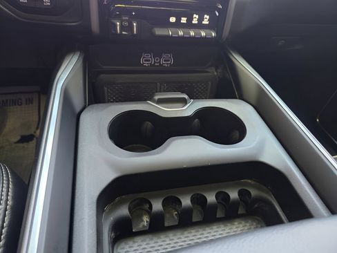 Used 2025 RAM 2500 Laramie AWD/4WD image 25