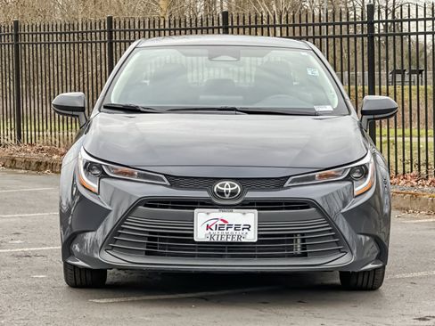 Used 2025 Toyota Corolla LE image 8