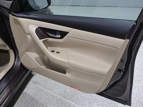 Used 2014 Nissan Altima 2.5 SL w/ Moonroof Package FWD image 25