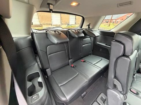 Used 2023 Nissan Pathfinder SL AWD/4WD image 15