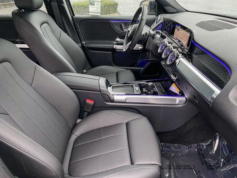Used 2025 Mercedes-Benz GLB 250 4MATIC image 16