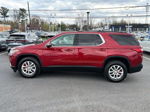 Used 2019 Chevrolet Traverse LT image 2