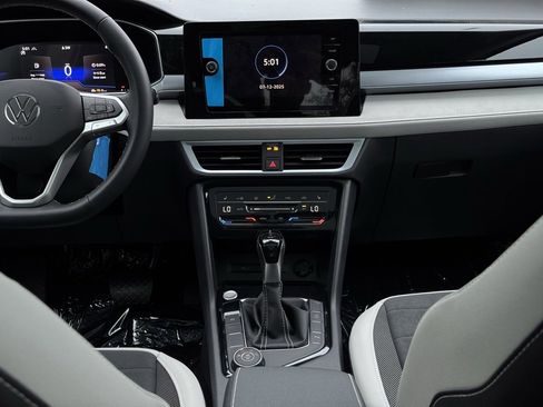 New 2025 Volkswagen Taos SE image 27
