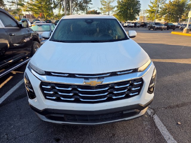 Used 2026 Chevrolet Equinox LT AWD/4WD image 2