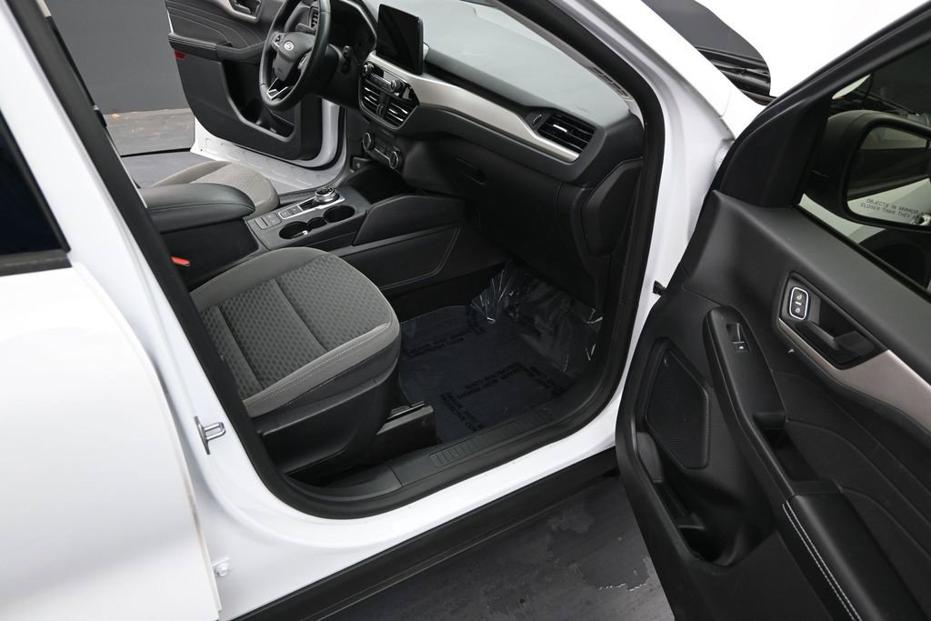 Used 2022 Ford Escape SE w/ Convenience Package FWD image 16
