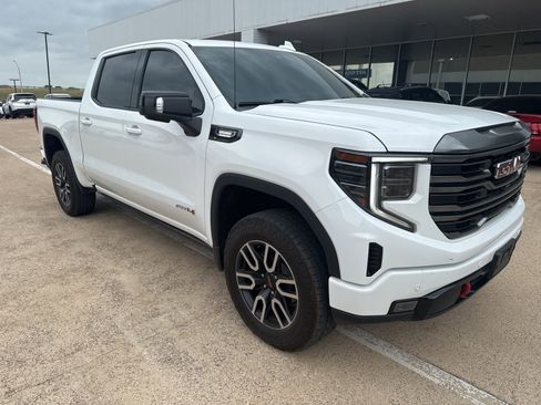 Used 2024 GMC Sierra 1500 AT4 w/ Technology Package image 9