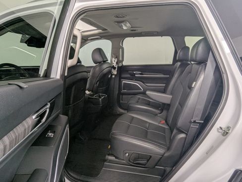 Used 2024 Kia Telluride EX w/ EX Captain's Chair Package FWD image 22