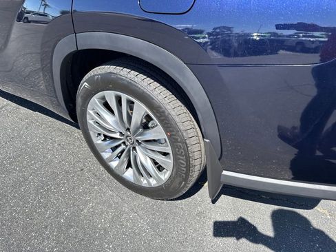 New 2026 Toyota Highlander Platinum AWD/4WD image 7