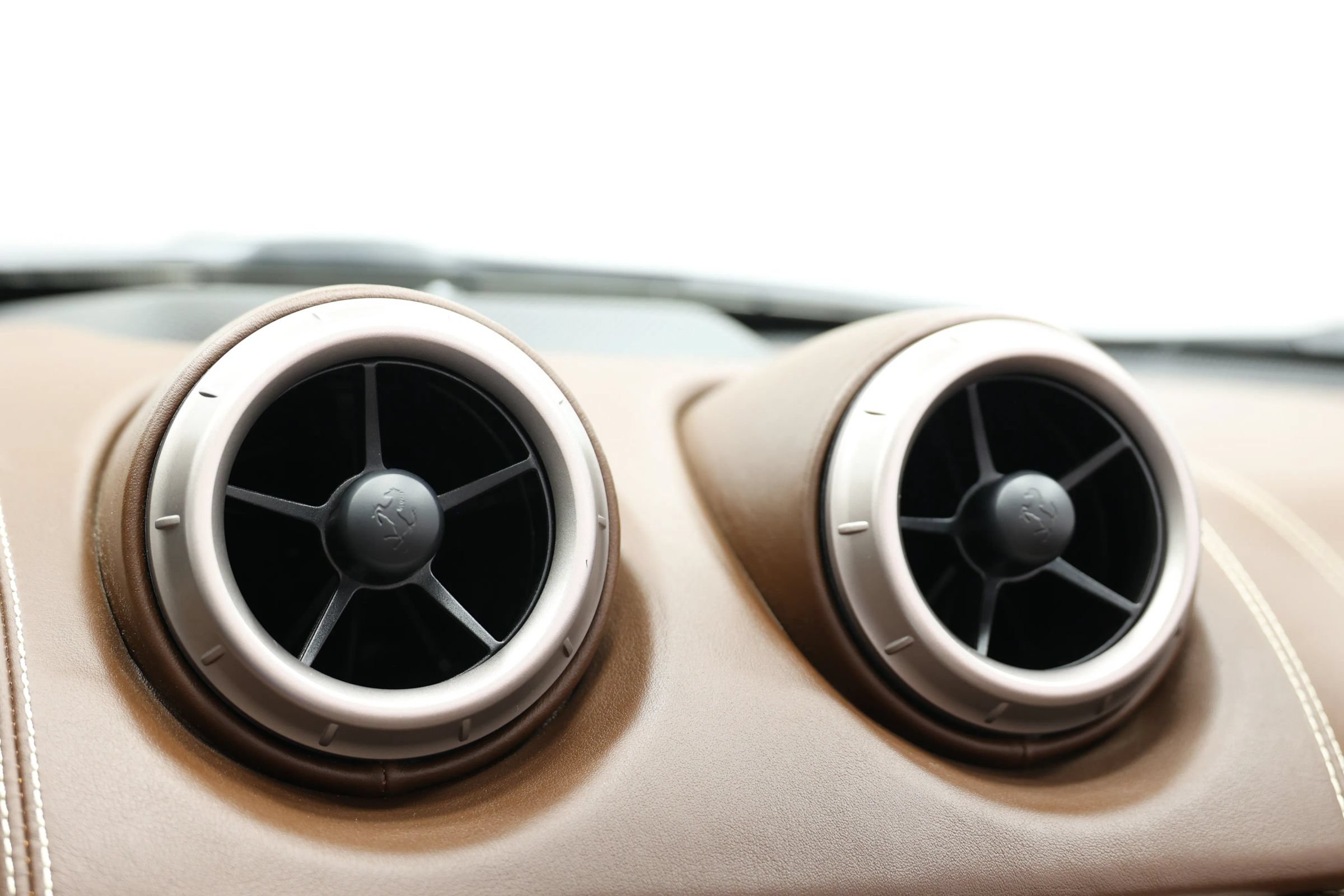 Used 2010 Ferrari California RWD image 41