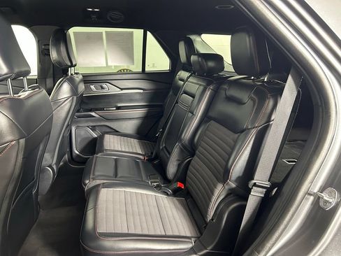 Used 2025 Ford Explorer ST-Line w/ ST-Line Street Pack AWD/4WD image 16