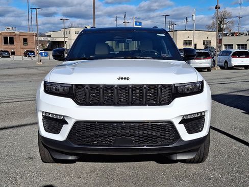 New 2025 Jeep Grand Cherokee Limited image 2