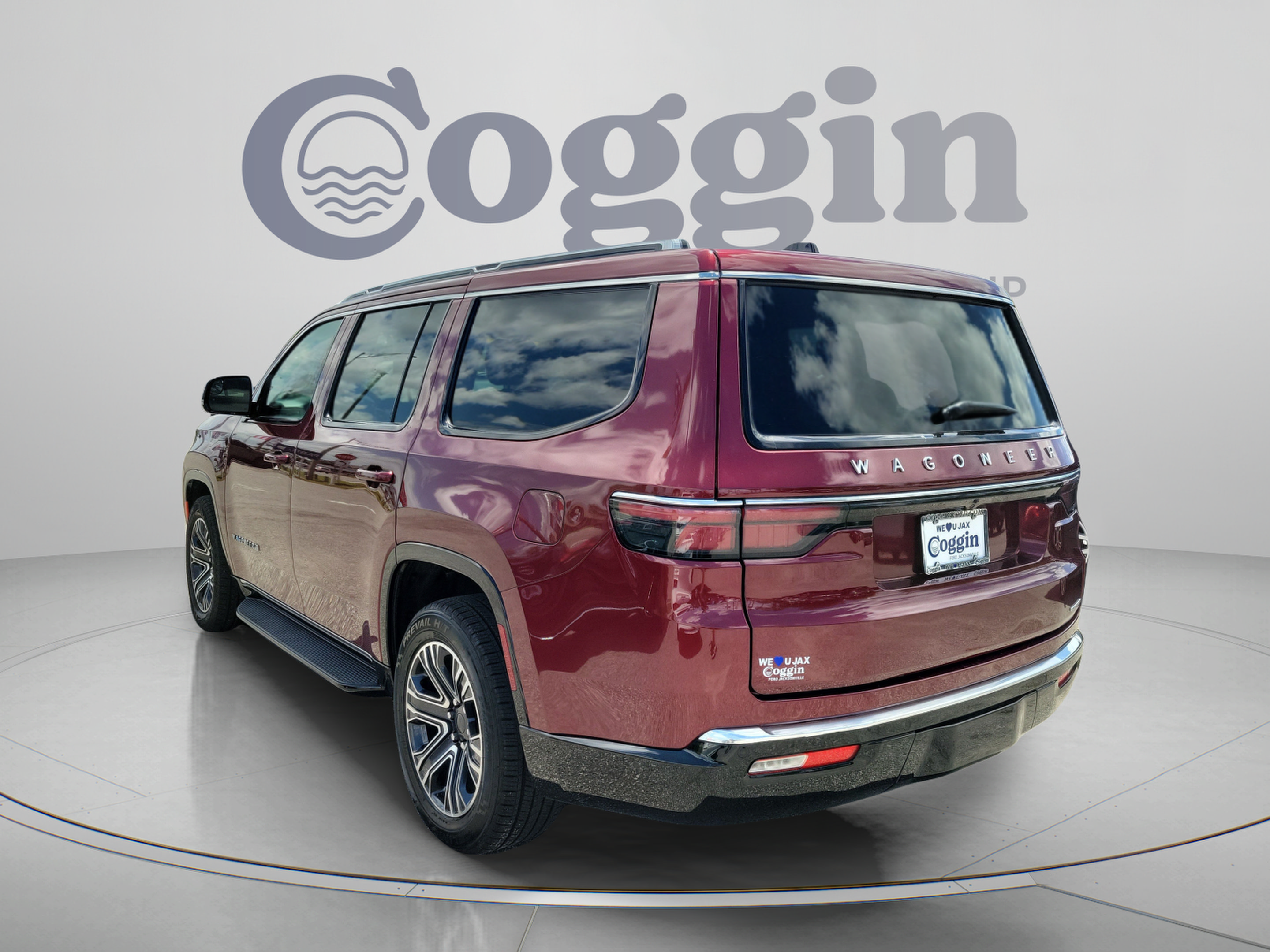 Used 2024 Jeep Wagoneer Series II w/ Flexible Seating Group RWD image 2