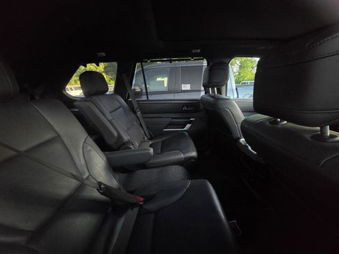 Used 2024 Toyota Sequoia Platinum AWD/4WD image 7