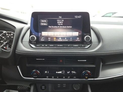 Used 2024 Nissan Rogue SV image 28