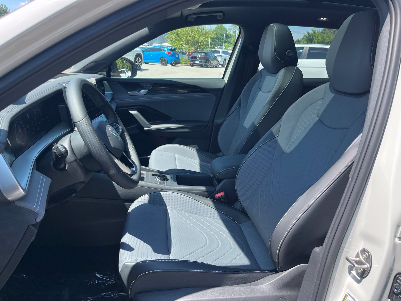 New 2026 Volkswagen Tiguan SE R-Line FWD image 21