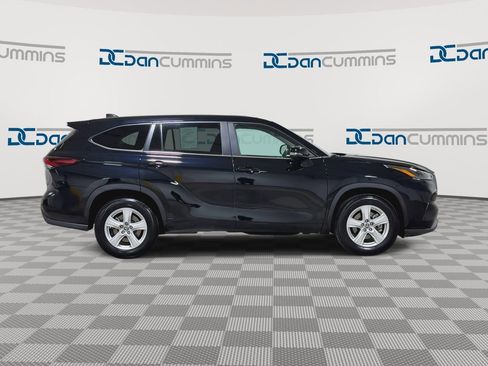 Used 2024 Toyota Highlander LE FWD image 9