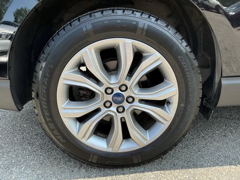 Used 2019 Ford Edge Titanium w/ Equipment Group 301A AWD/4WD image 11