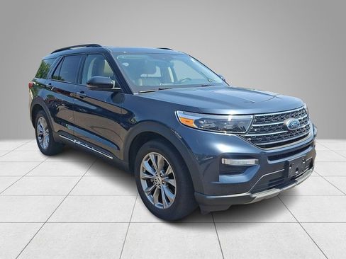 Used 2023 Ford Explorer XLT w/ Equipment Group 202A AWD/4WD image 4