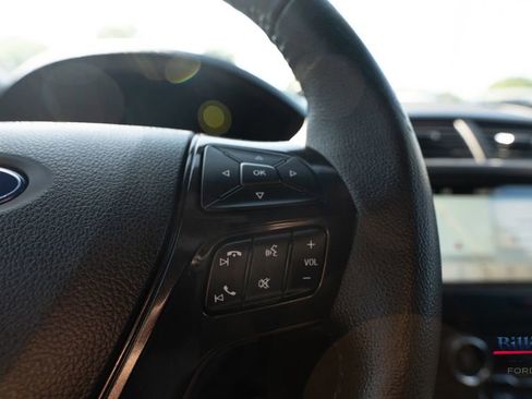 Used 2018 Ford Explorer XLT w/ Equipment Group 202A FWD image 11