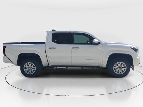 Used 2025 Toyota Tacoma SR5 image 2