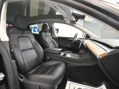Used 2023 Tesla Model Y Long Range AWD/4WD image 18