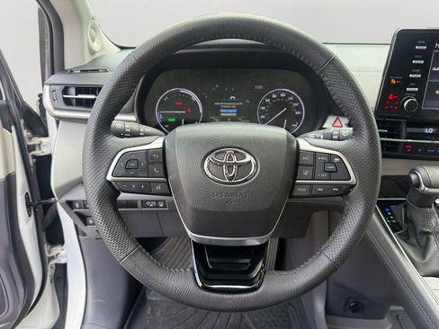 Used 2023 Toyota Sienna Limited AWD/4WD image 12