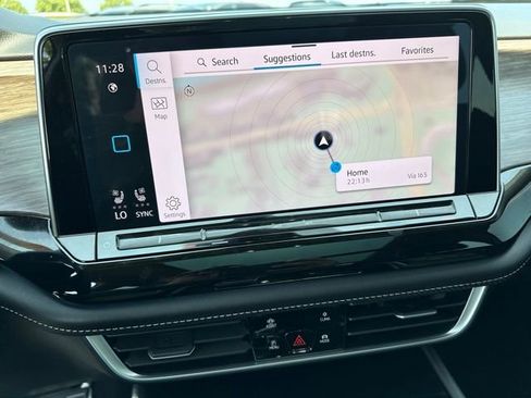 Used 2024 Volkswagen Atlas SEL Premium R-Line image 28