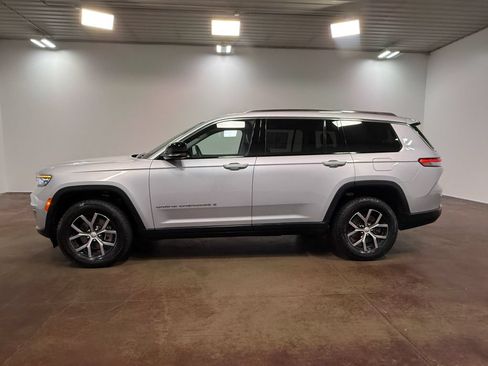 Used 2023 Jeep Grand Cherokee L Limited AWD/4WD image 27