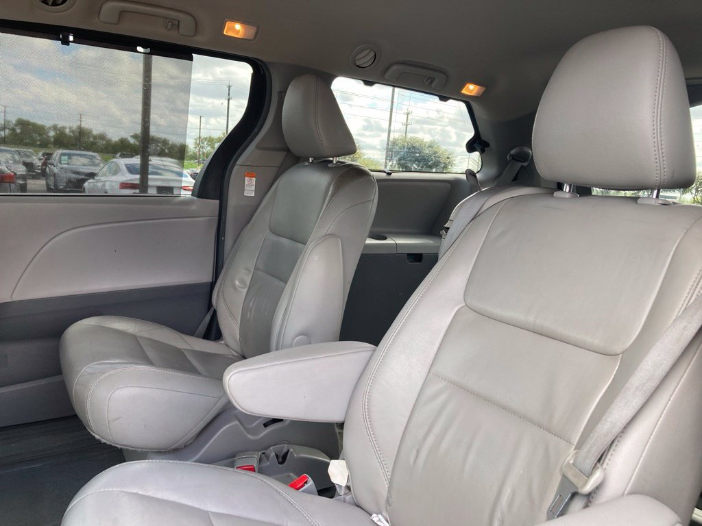 Used 2015 Toyota Sienna XLE Premium FWD image 9