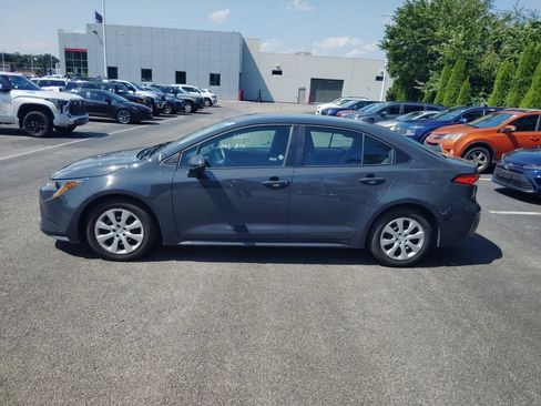 Used 2025 Toyota Corolla LE FWD image 4